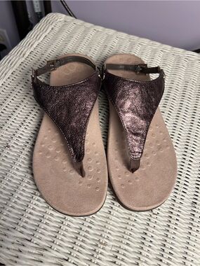 Vionic Kirra Metallic Bronze Leather Orthotic Thong Sandals Women’s Size 8